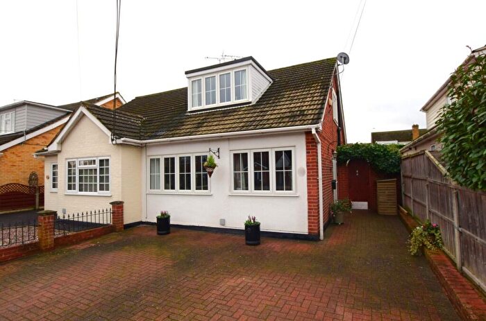 3 Bedroom Semi-Detached House For Sale In First Avenue, Billericay, CM12