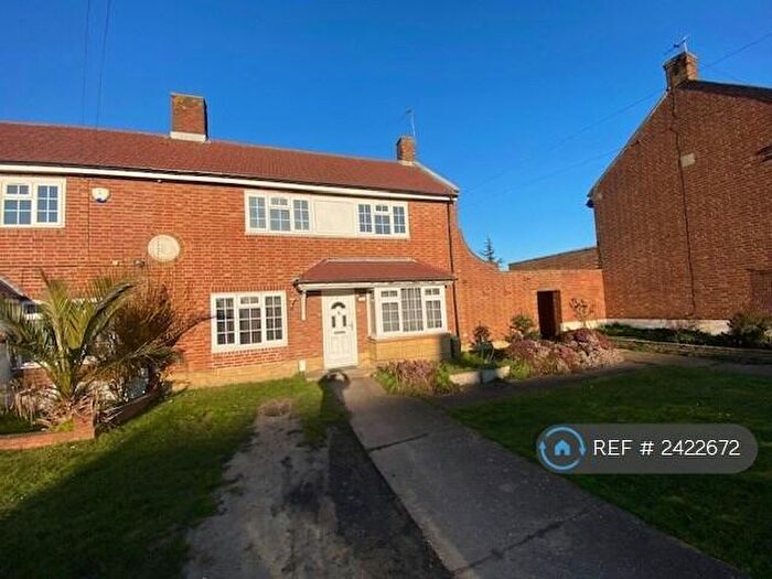 3 Bedroom Semi-Detached House To Rent In Bankside Drive, Thamesditton, KT7