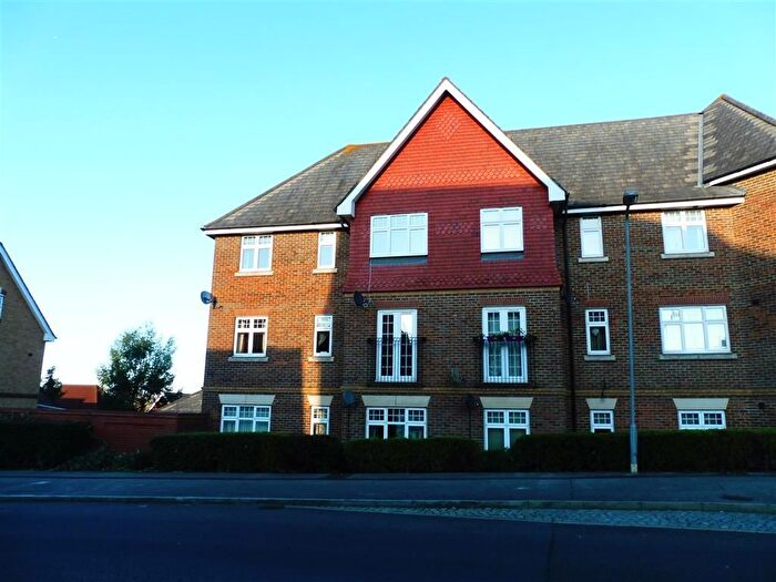 2 Bedroom Flat To Rent In Gravelly Field, Ashford, TN23