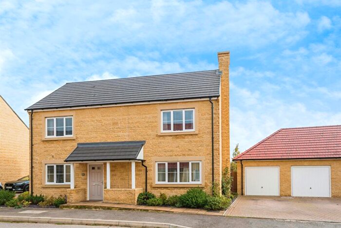 4 Bedroom Detached House For Sale In Linden Gardens, Carterton, OX18