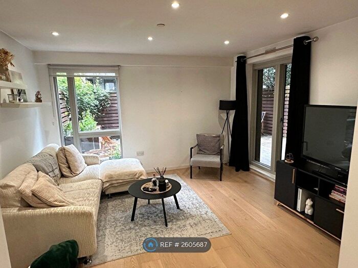 2 Bedroom Flat To Rent In Balham Hill, London, SW12
