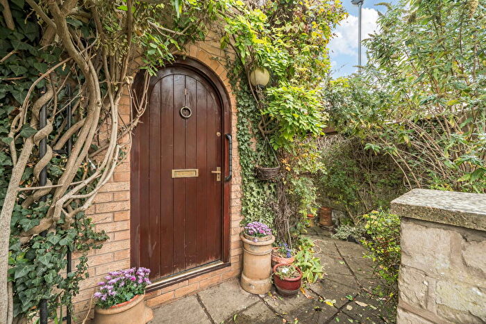 2 Bedroom Flat For Sale In Coming Soon, Stamford, PE9