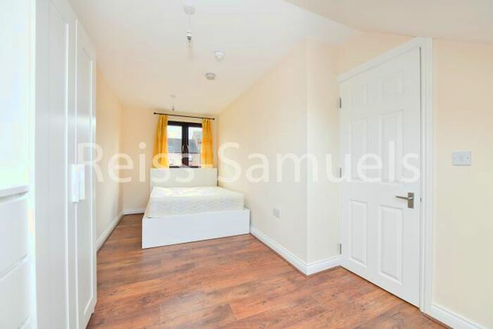3 Bedroom Maisonette To Rent In Staines Road West, Sunbury-On-Thames, TW16