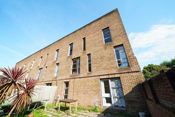6 Bedroom House To Rent In Byworth Walk, Archway, N19