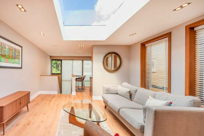 2 Bedroom End Of Terrace House To Rent In Chestnut Mews, Richmond, London, SW14