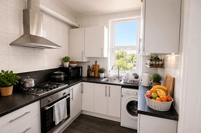 4 Bedroom Maisonette To Rent In Ealing Road, Wembley, HA0
