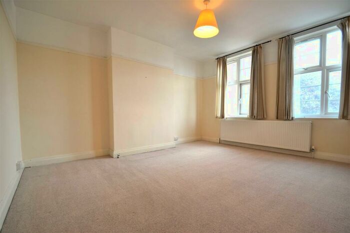 3 Bedroom Maisonette To Rent In Glebe Way, West Wickham, BR4