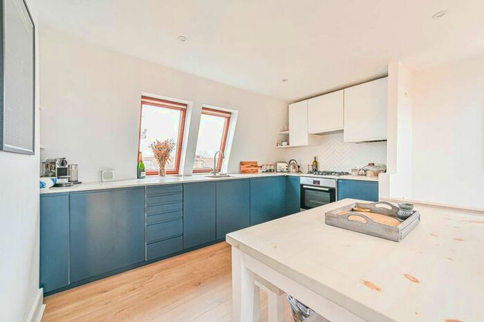 1 Bedroom Flat To Rent In Crockerton Road, Tooting Bec, London, SW17