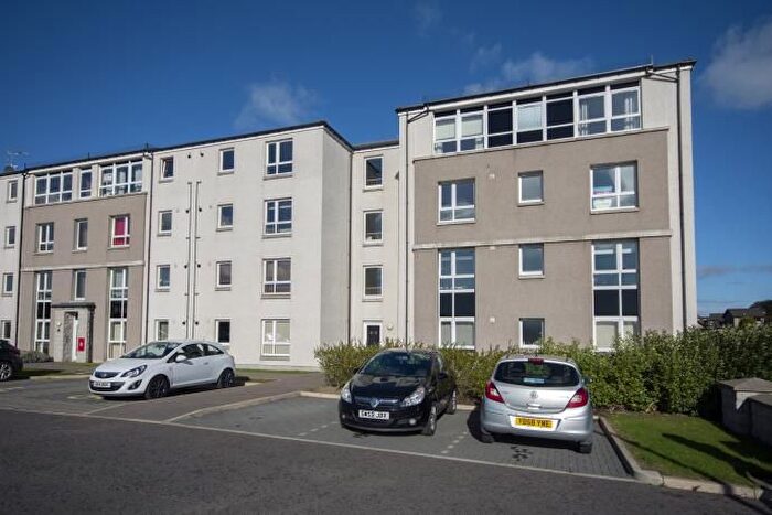2 Bedroom Flat To Rent In Farburn Place, Dyce, Aberdeen, AB21