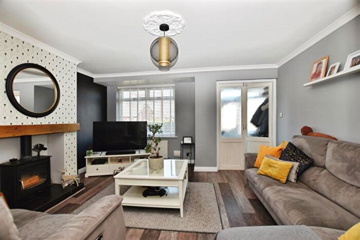 3 Bedroom Semi-Detached Bungalow For Sale In Thearne Lane, Woodmansey, Beverley, HU17