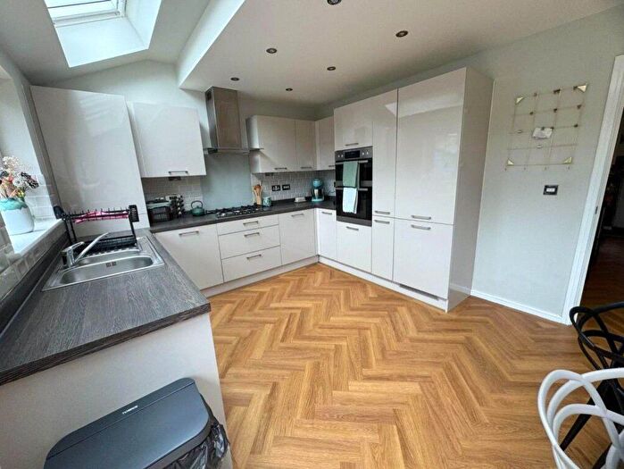 3 Bedroom Flat To Rent In Kay St, London, E2