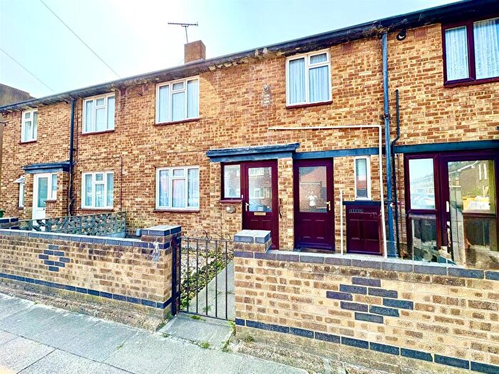 3 Bedroom Terraced House For Sale In Church Road, Portsmouth, PO1