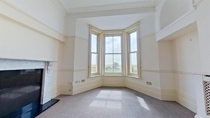 1 Bedroom Flat To Rent In Marine Crescent, Folkestone, CT20