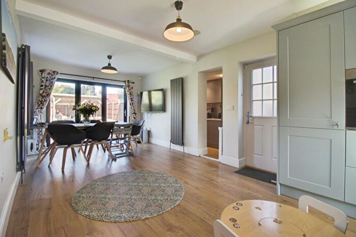 3 Bedroom Detached House For Sale In Handside Lane, Welwyn Garden City, AL8