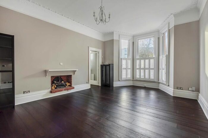 3 Bedroom Flat To Rent In Sheen Road, Richmond, TW9