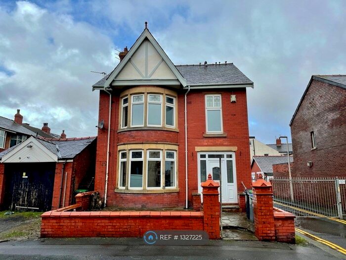 4 Bedroom Detached House To Rent In Cornwall Avenue, Blackpool FY2