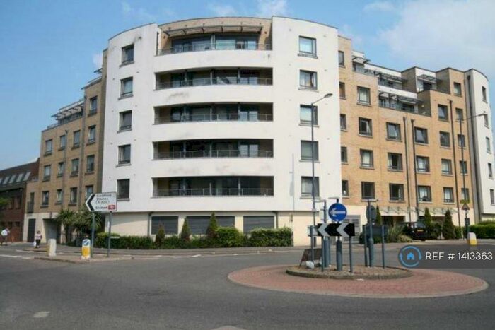 2 Bedroom Flat To Rent In Chertsey Road, Woking, GU21