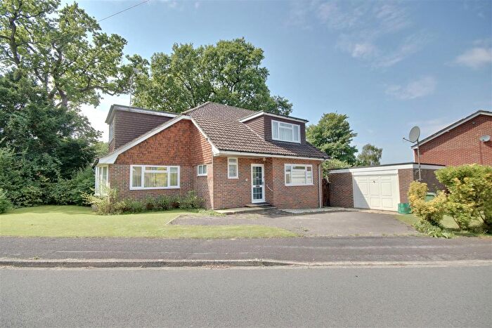 4 Bedroom Detached House For Sale In Murray Road, Horndean, PO8