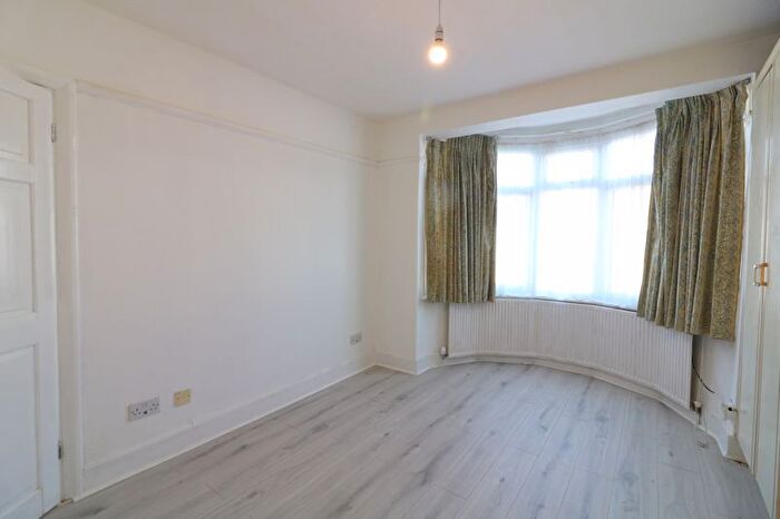 3 Bedroom Terraced House To Rent In Morley Avenue, London, N18