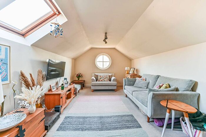 3 Bedroom Flat To Rent In South Norwood Hill, South Norwood, London, SE25