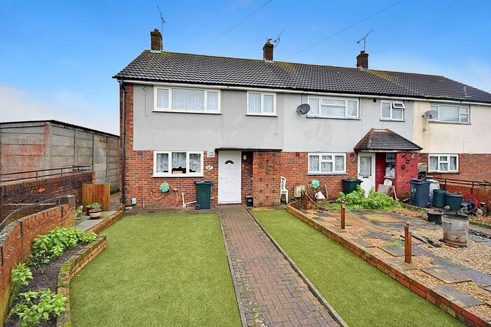 3 Bedroom Property To Rent In Flaxpond Road, Ashford, TN23