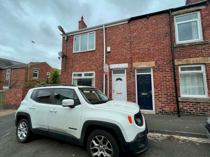 3 Bedroom End Of Terrace House To Rent In West Street, Grange Villa, DH2