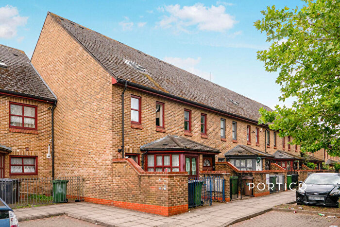 4 Bedroom Terraced House To Rent In Queens Road, Walthamstow, E17