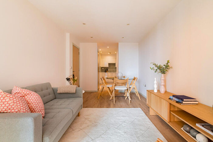1 Bedroom Apartment To Rent In Millharbour, London, E14