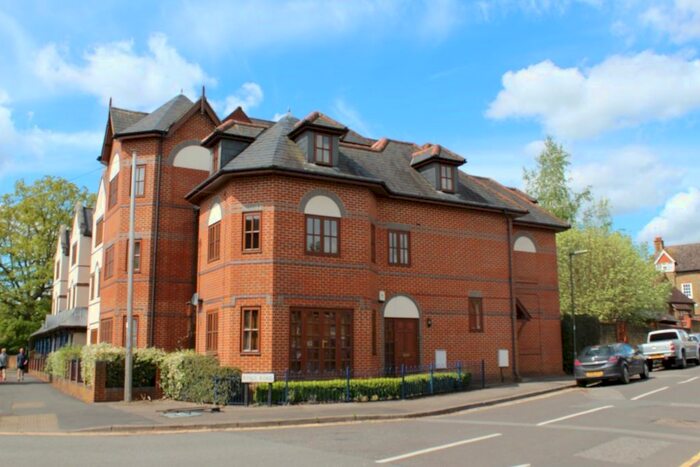 2 Bedroom Flat To Rent In Kings Road, Godalming, GU7