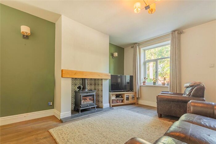 4 Bedroom End Of Terrace House For Sale In Railway Street, Littleborough, Greater Manchester, OL15