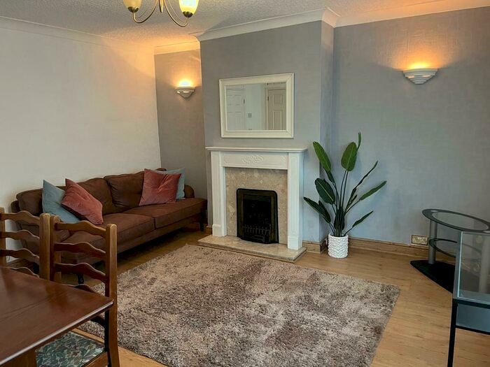 3 Bedroom Semi-Detached House To Rent In Harvington Road, Selly Oak, Birmingham, B29