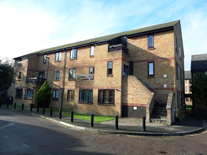 2 Bedroom Flat To Rent In Angelfield, Hounslow, TW3