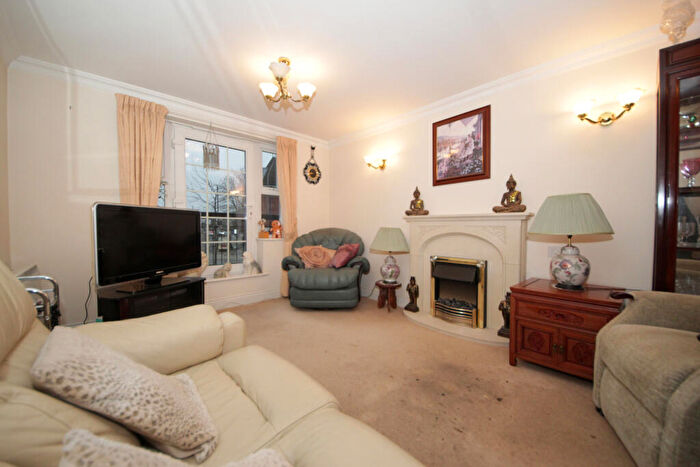 2 Bedroom Retirement Property For Sale In Green Lanes, N21