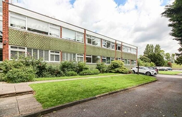 2 Bedroom Flat For Sale In Valley Court, Woodford Green, IG8