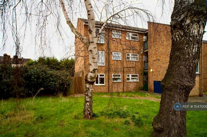 2 Bedroom Flat To Rent In Claret Gardens, London, SE25