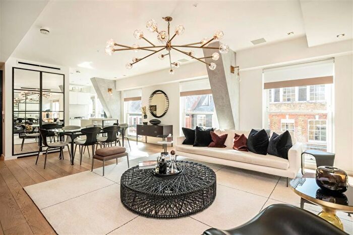 3 Bedroom Flat To Rent In Essex Street, Fitzrovia Amp; Covent Garden, WC2R