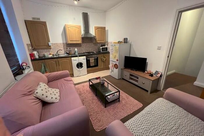 1 Bedroom Flat To Rent In Flora Street - Cardiff, CF24