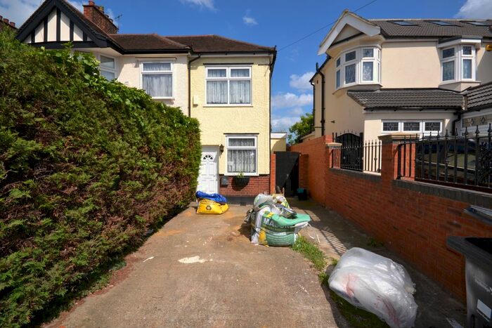 2 Bedroom Flat To Rent In Barley Lane, Ilford, IG3