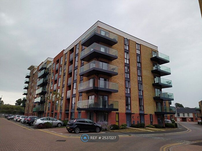 2 Bedroom Flat To Rent In Oscar Wilde Rd, Reading, RG1