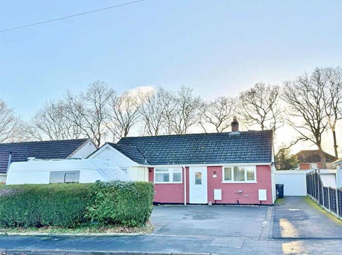 3 Bedroom Bungalow For Sale In Woodlinken Close, Verwood, Dorset, BH31