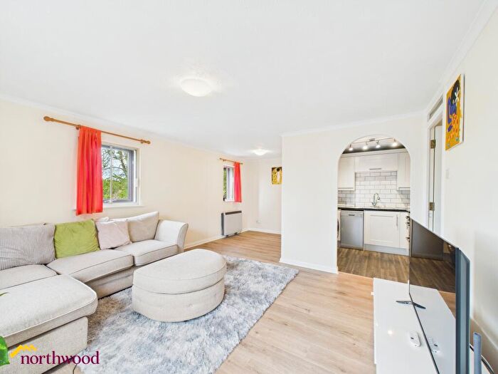 2 Bedroom Flat For Sale In Broome Way, Banbury, OX16