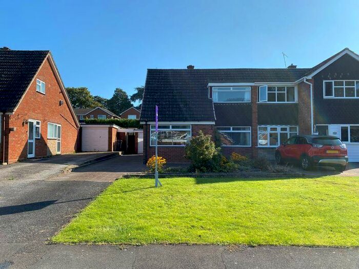 4 Bedroom Semi-Detached House To Rent In Fairlawn Drive, Kingswinford, DY6