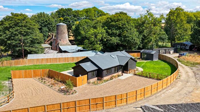 3 Bedroom Character Property For Sale In Doolittle Lane, Totternhoe, LU6