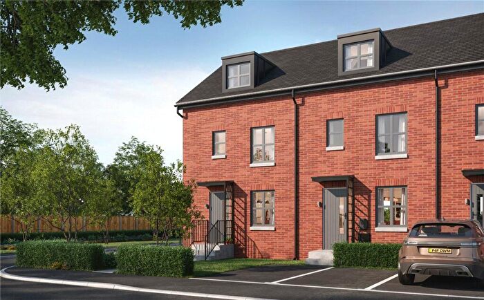 4 Bedroom End Of Terrace House For Sale In Ropemakers Way, Heywood, Greater Manchester, OL10
