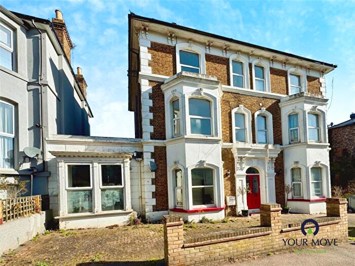 4 Bedroom Semi-Detached House For Sale In The Vale, Broadstairs, Kent, CT10