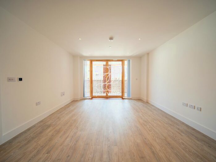 2 Bedroom Flat To Rent In Starling Court, London, SE2