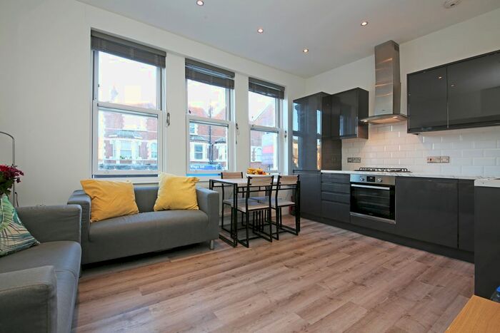 3 Bedroom Maisonette To Rent In Tooting High Street, London, SW17