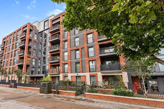 1 Bedroom Flat For Sale In City House, Green Lanes, Winchmore Hill, N21