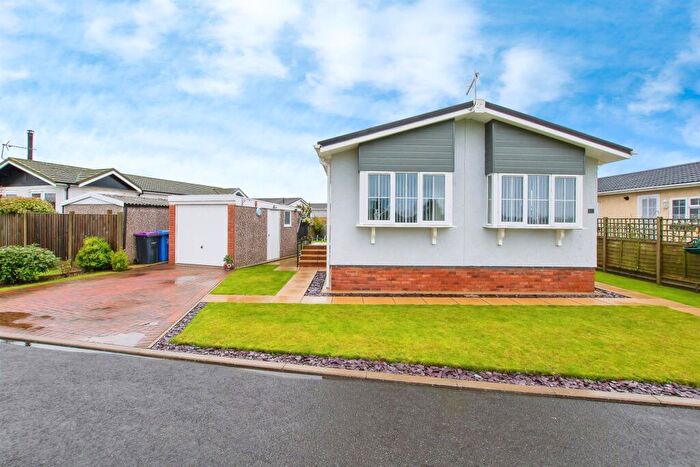 2 Bedroom Lodge For Sale In Tattershall Road, Boston, PE21