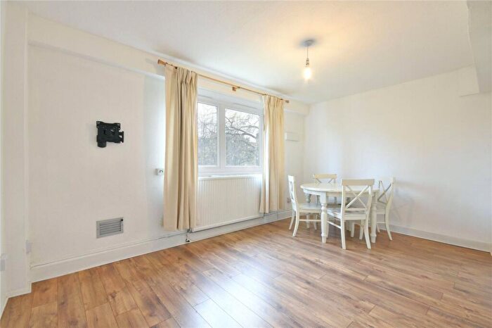 2 Bedroom Flat To Rent In Springfield Lane, Kilburn, NW6